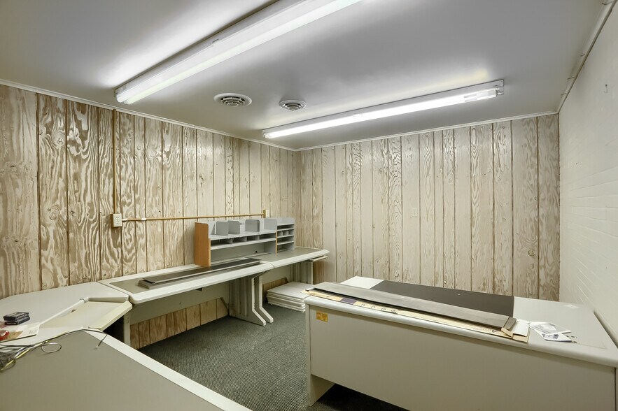 More Photos Of 708 Ekastown Rd, Sarver General Retail For Sale