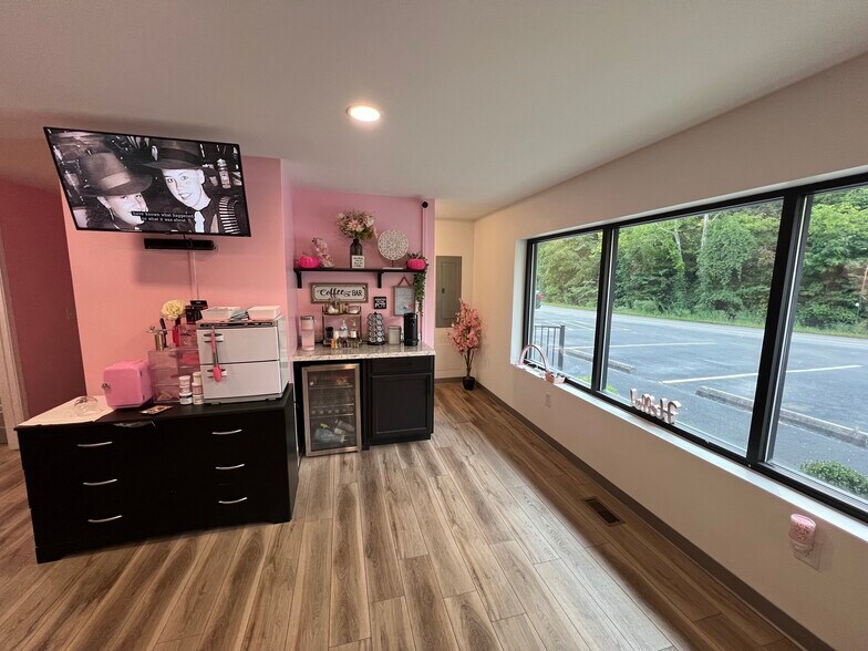 More Photos Of 1522 Oakhurst Dr, Charleston Office For Sale