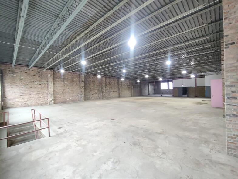 Primary Photo Of 412-422 W Pershing Rd, Chicago Warehouse For Sale