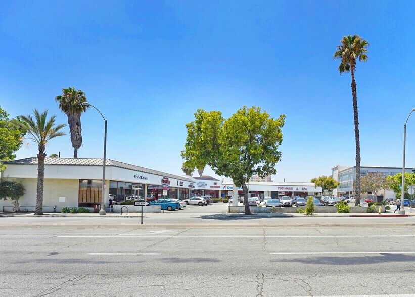 Primary Photo Of 633 S Arroyo Pky, Pasadena Storefront For Lease