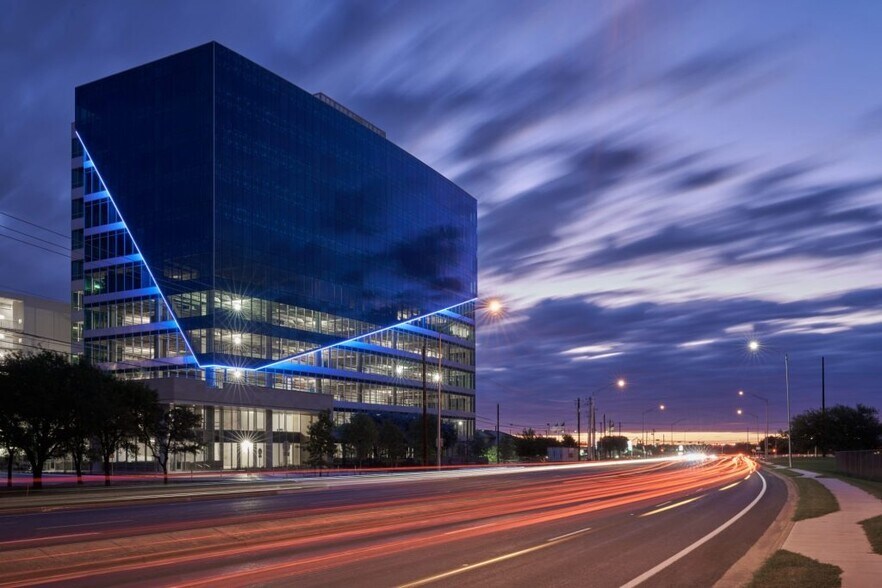 More Photos Of 10721 Domain Dr, Austin Office For Lease