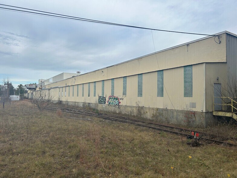 More Photos Of 701 Greylock St, Lee Manufacturing For Lease