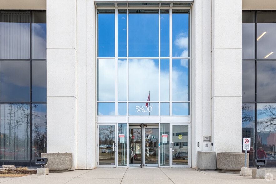 More Photos Of 5800 Hurontario St, Mississauga Office For Lease