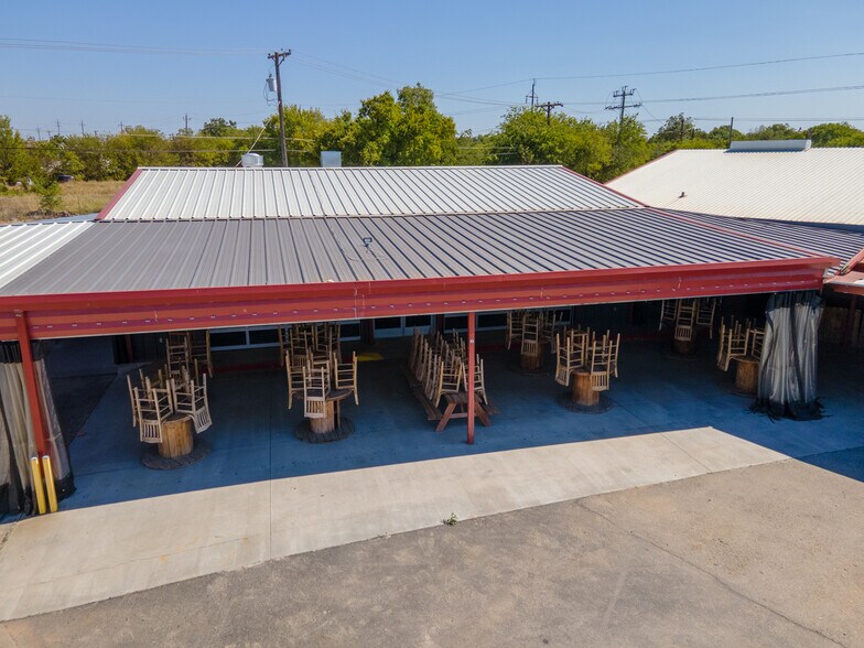 More Photos Of 1402 Old Iowa Park, Wichita Falls Specialty For Lease