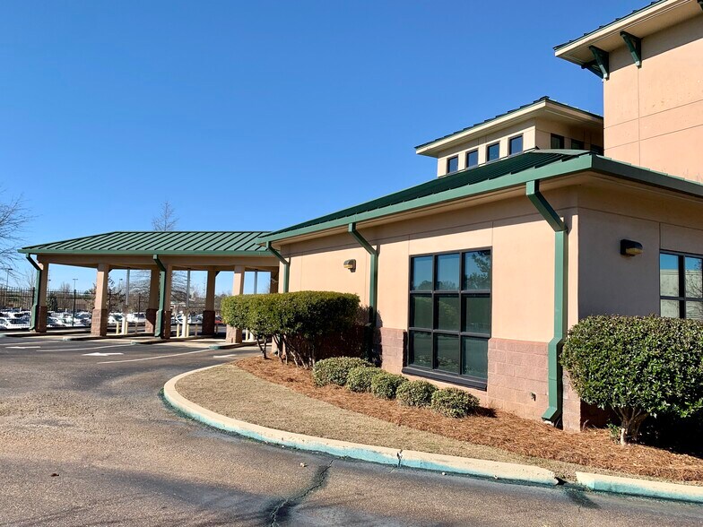 More Photos Of 139 Plaza Dr, Brandon Bank For Sale