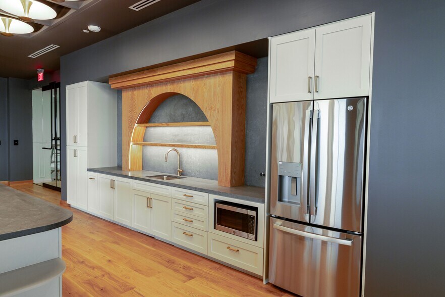 More Photos Of 1333 Oak Lawn Ave, Dallas Office For Lease