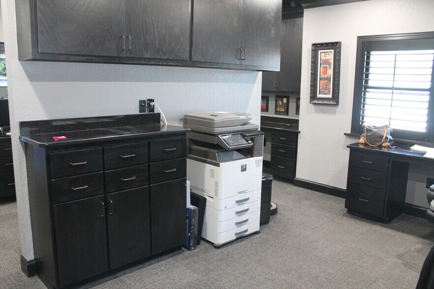 More Photos Of 3400 Hillcrest Dr, Waco Medical For Sale
