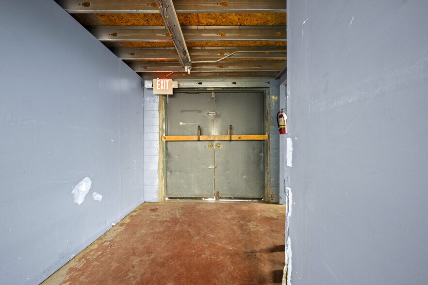 More Photos Of 416 State St, Trinidad Flex For Sale
