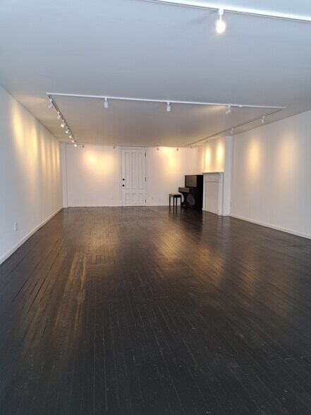 Primary Photo Of 40 2nd St, Athens Storefront Retail Residential For Lease