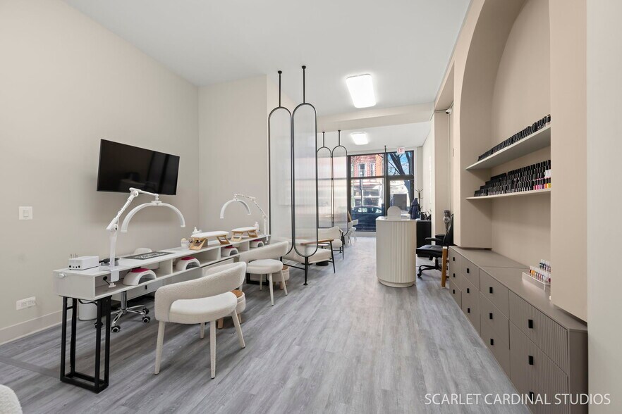 More Photos Of 2956 N Lincoln Ave, Chicago General Retail For Lease