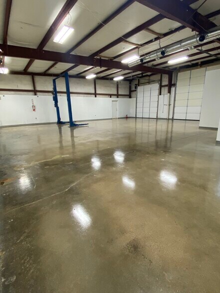 More Photos Of 2030 Boyer St, Charlotte Industrial For Sale