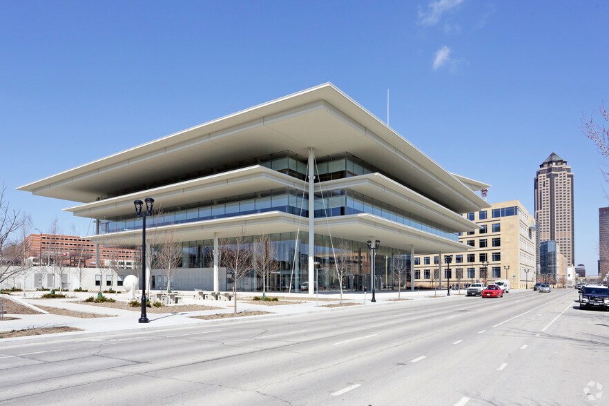 More Photos Of 1459 Grand Ave, Des Moines Office For Lease
