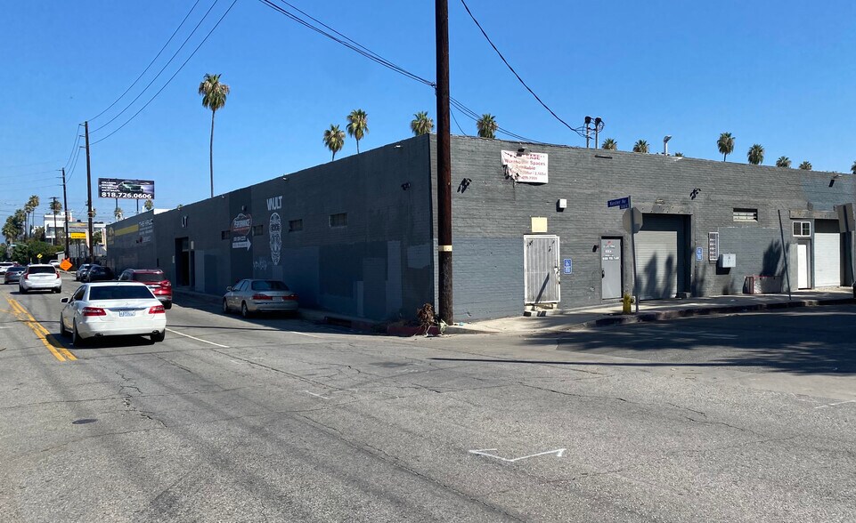 Primary Photo Of 14855 Bessemer St, Van Nuys Service For Lease