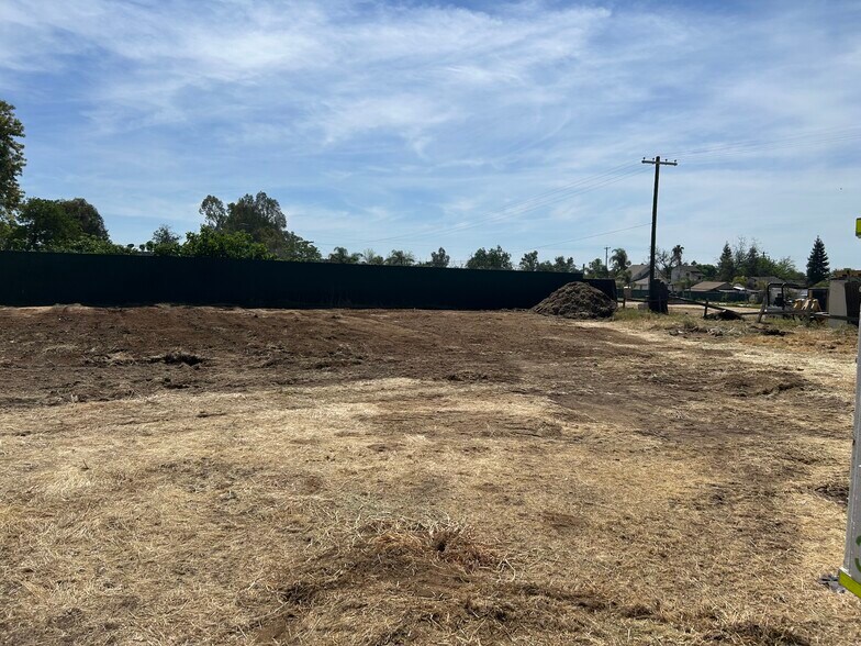 More Photos Of 3222 W Floradora Ave, Fresno Land For Lease