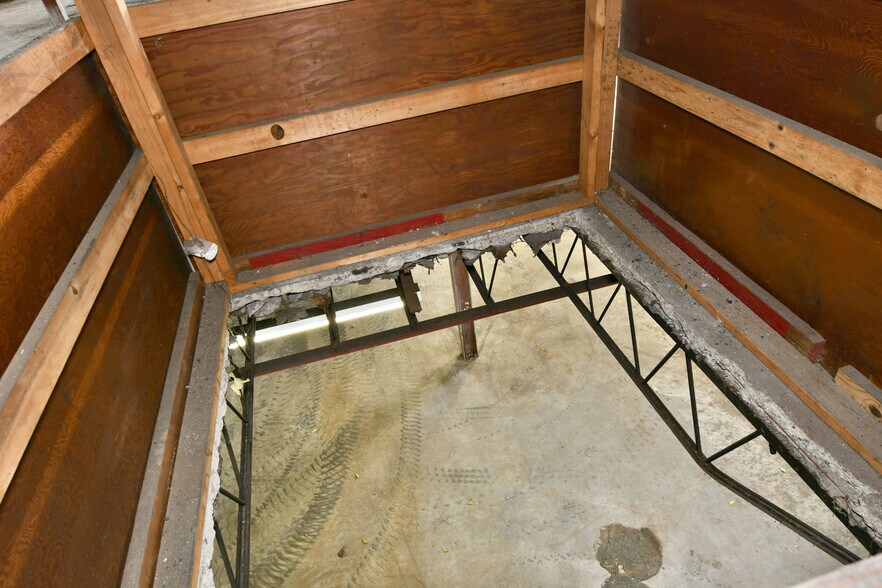 More Photos Of 944 W Rayen Ave, Youngstown Industrial For Sale