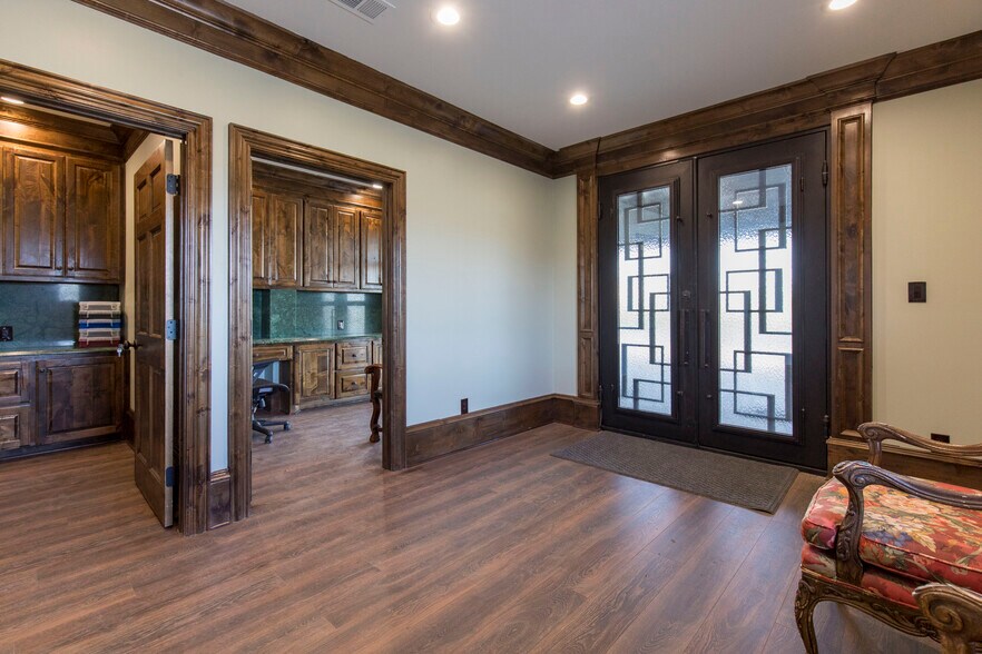 More Photos Of 636 W Tarrant Rd, Grand Prairie General Retail For Lease