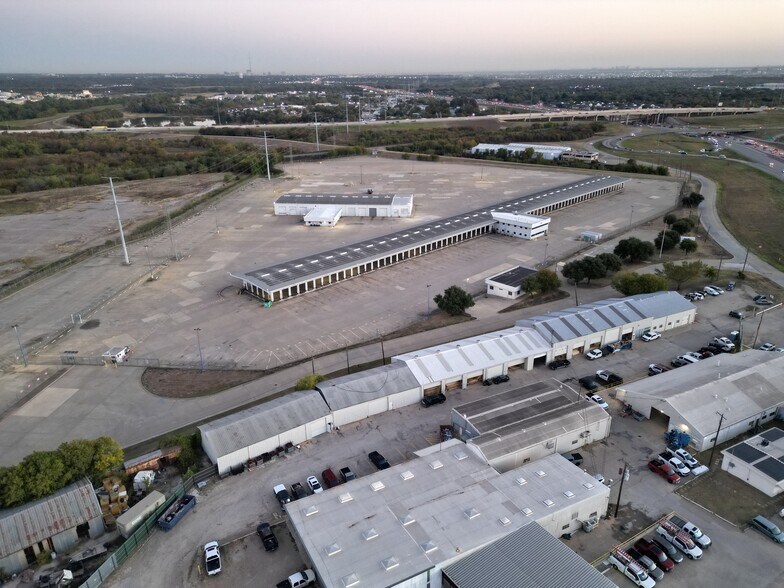 More Photos Of 1501 N Walton Walker Blvd, Dallas Truck Terminal For Lease