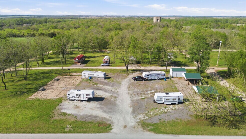 More Photos Of 74 2nd St, Moran Trailer Camper Park For Sale