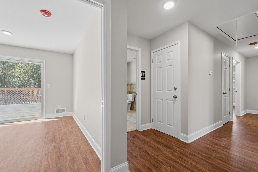 More Photos Of 2239 Scenic Dr, Snellville Office For Sale