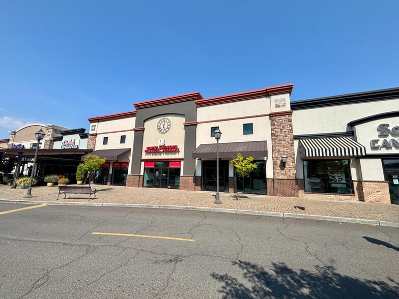 More Photos Of 1251 E McAndrews, Medford Restaurant For Lease