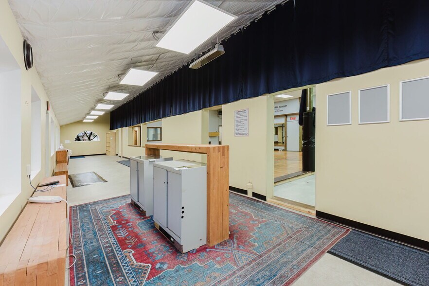 More Photos Of 4560 SE Mile Hill Dr, Port Orchard Freestanding For Lease
