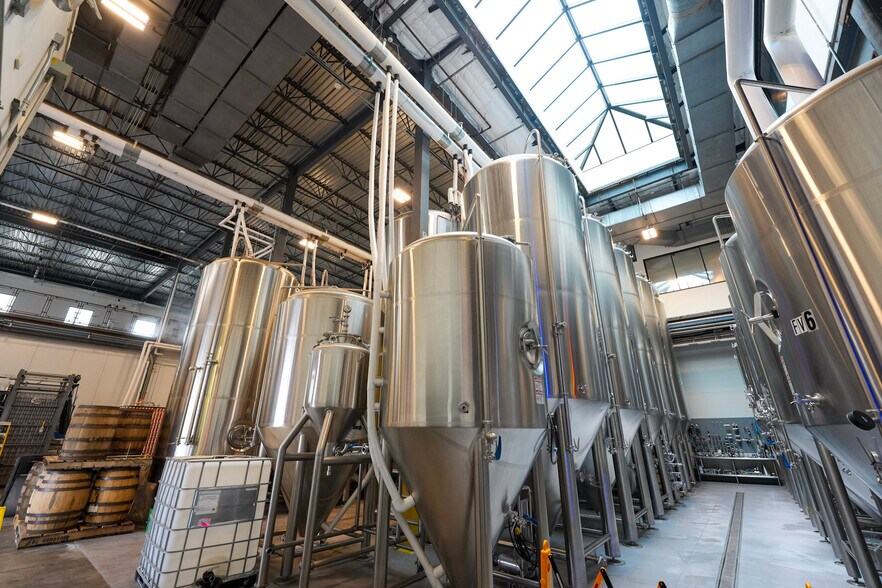 More Photos Of 2101 Summer St, Houston Freestanding For Lease