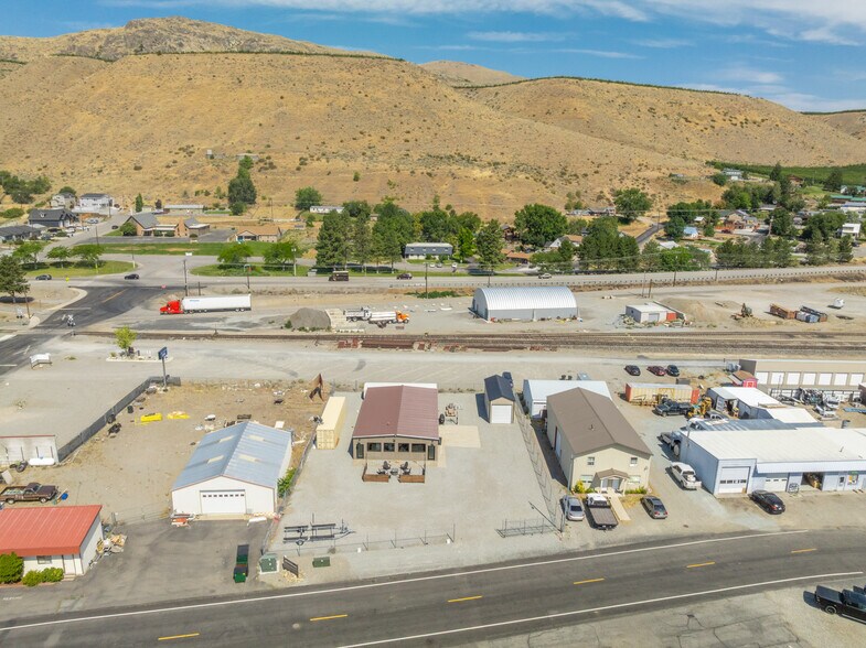 More Photos Of 102 E Lakeshore Dr, Pateros Auto Repair For Sale