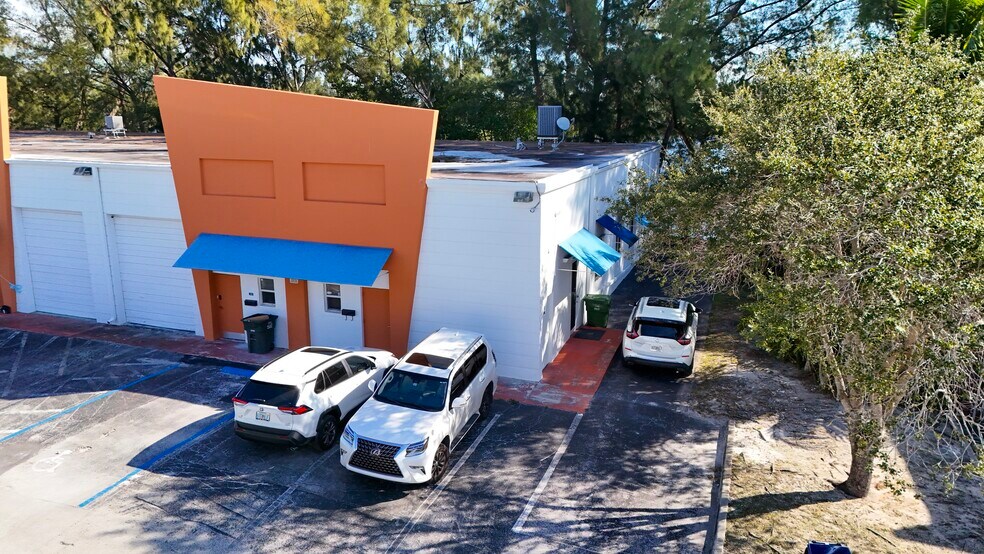 Primary Photo Of 401-425 NW 10th Ter, Hallandale Beach Flex For Sale