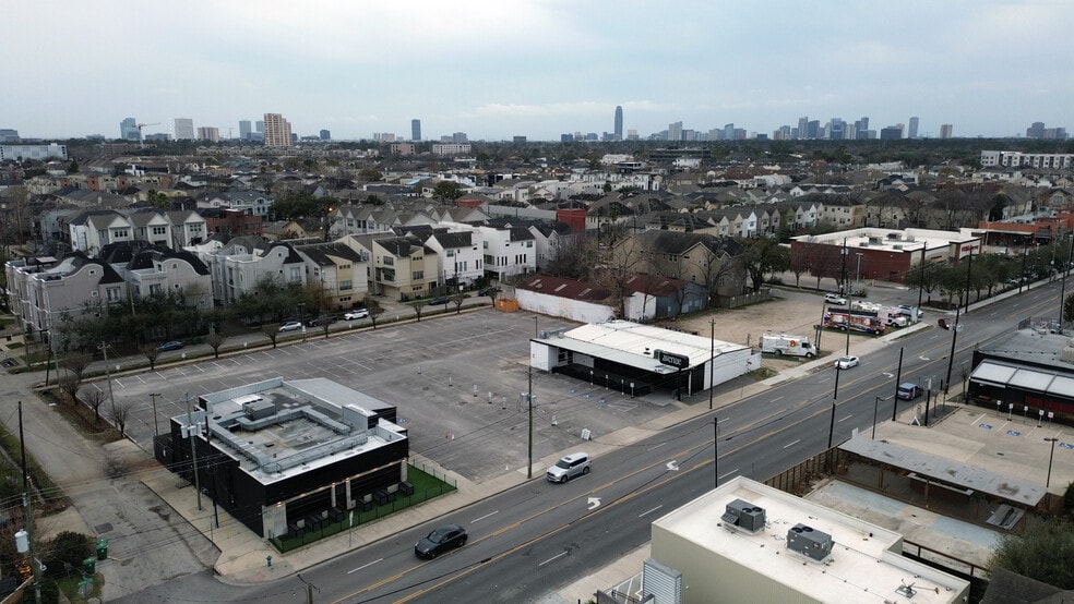 More Photos Of 5317 Washington Ave, Houston Bar For Lease