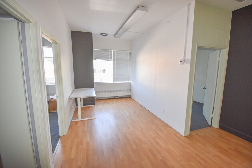 More Photos Of 811-825 S 3rd St, Renton Storefront Retail Office For Lease