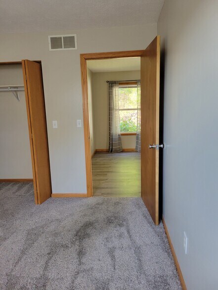 More Photos Of 547 Ridge Ave NE, New Philadelphia Apartments For Sale