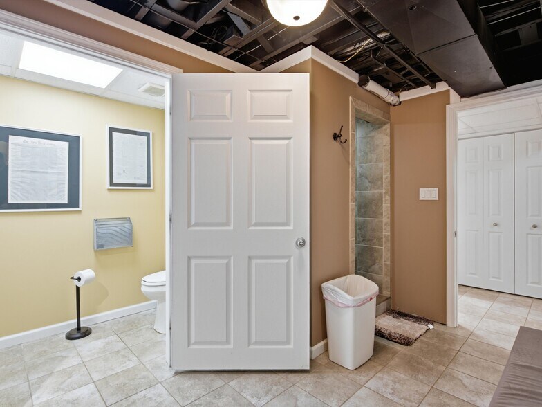 More Photos Of 35000-35008 Division Rd, Richmond Medical For Sale