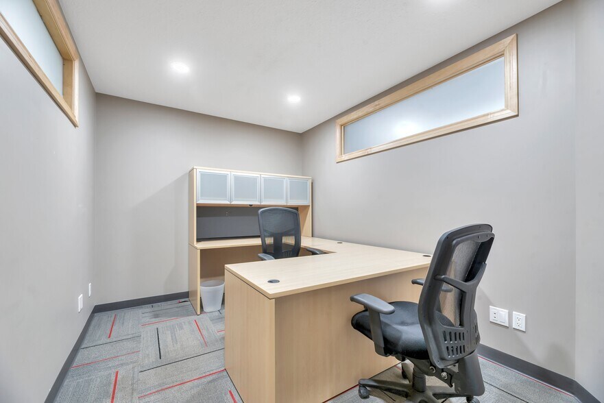 More Photos Of 118 Canal Gdns, Strathmore Light Distribution For Sale