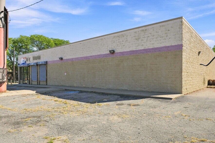 More Photos Of 7870 Southfield Rd, Detroit Freestanding For Sale