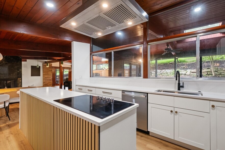 More Photos Of 176 Kingsview Dr, Weirton Showroom For Sale