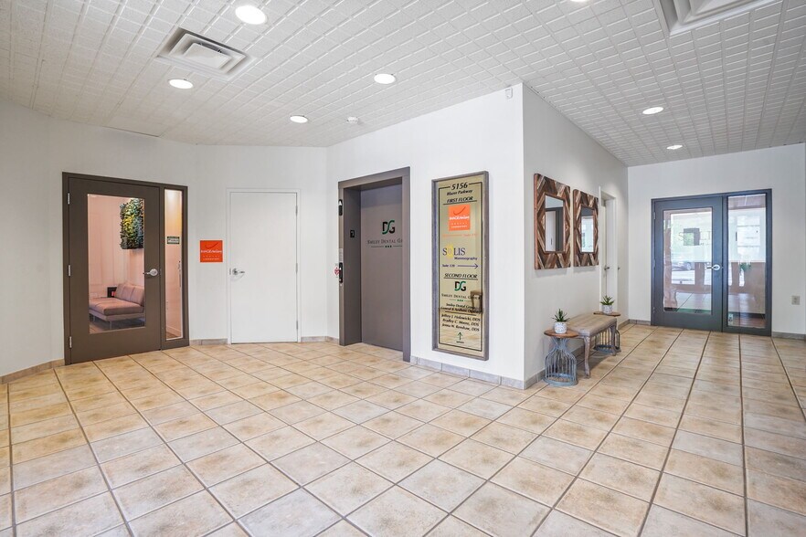 More Photos Of 5156 Blazer Pky, Dublin Medical For Lease