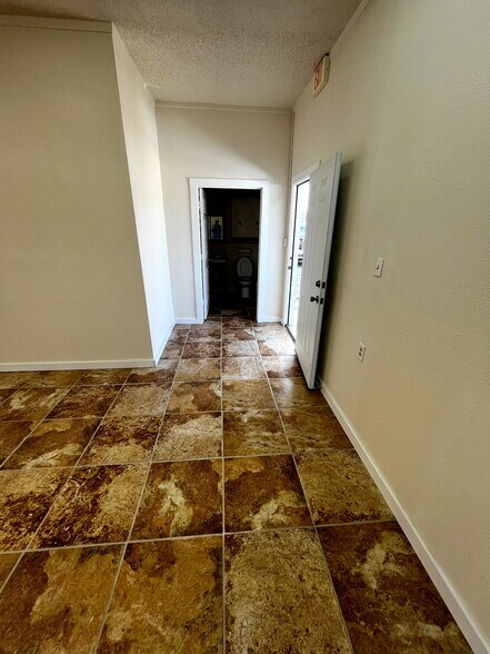 More Photos Of 1603 E Main St, Gatesville Office For Lease