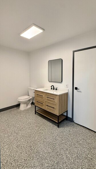 More Photos Of 525 W Windsor Rd, Glendale Manufacturing For Sale