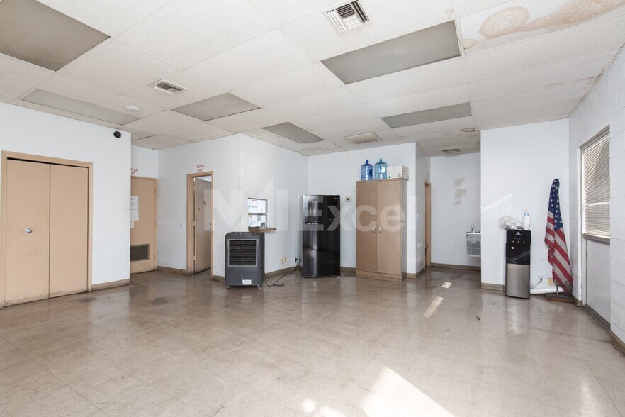 More Photos Of 3537 N Bruce St, North Las Vegas Truck Terminal For Sale