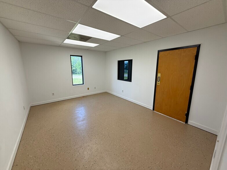 More Photos Of 479 Springdale Rd E, Rock Hill Warehouse For Lease