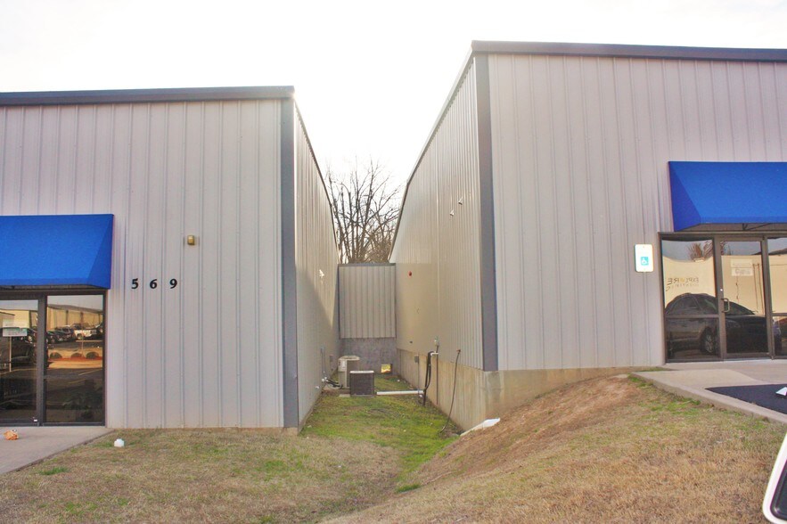 More Photos Of 5322-5478 Bleaux Ave, Springdale Unknown For Lease