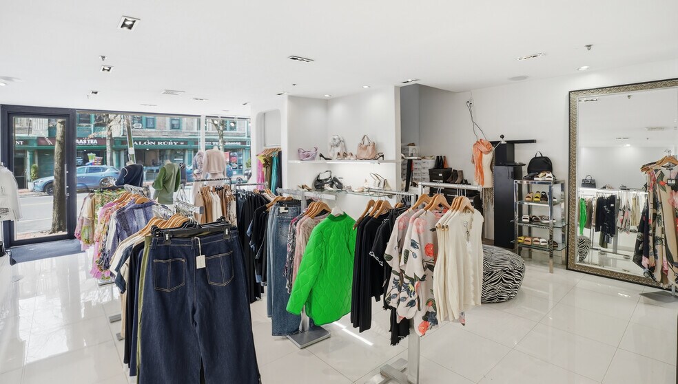 More Photos Of 63 Middle Neck Rd, Great Neck Storefront Retail Office For Lease