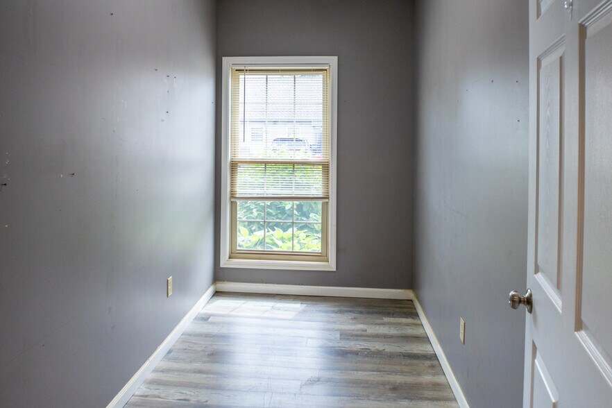 More Photos Of 2504 Veterans Memorial Pky S, Lafayette Office For Sale