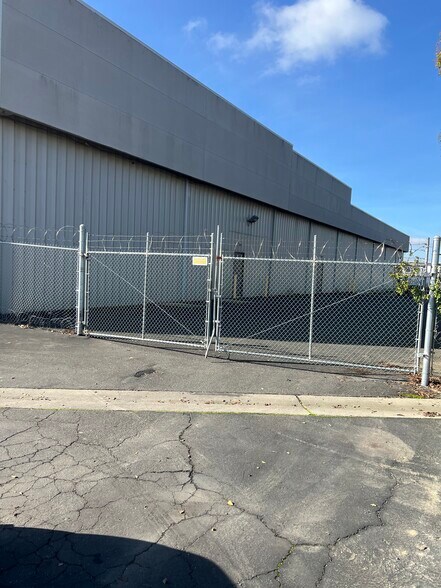 More Photos Of 4150-4190 W Shaw Ave, Fresno Unknown For Lease