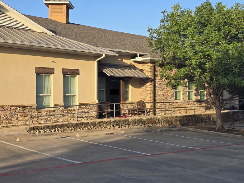 Primary Photo Of 1011 Surrey Ln, Flower Mound Office For Lease