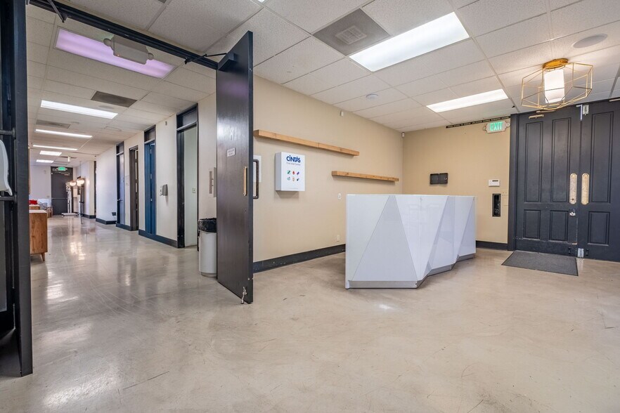 More Photos Of 550 N Golden Circle Dr, Santa Ana Office For Lease