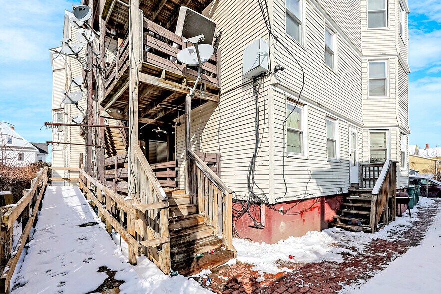 More Photos Of 93 Florence St, Springfield Apartments For Sale