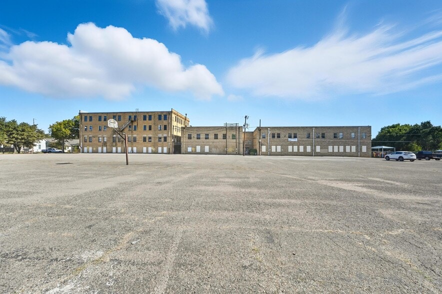 More Photos Of 1519 Circle Park Blvd, Fort Worth Religious Facility For Sale