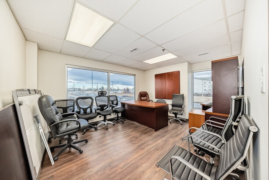 More Photos Of 1803 60th St SE, Calgary Mixed Retail For Sale