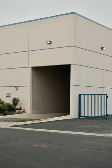 More Photos Of 558 Amapola Ave, Torrance Warehouse For Lease